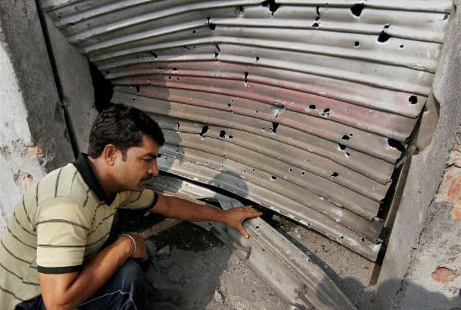 सीमा पर जारी फायरिंग में 7 भारतीयों की मौत, पीएम आज लेंगे हालात का जायजा