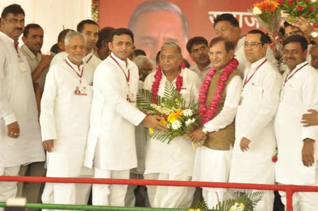 मुलायम और शरद के निशाने पर रहे मोदी