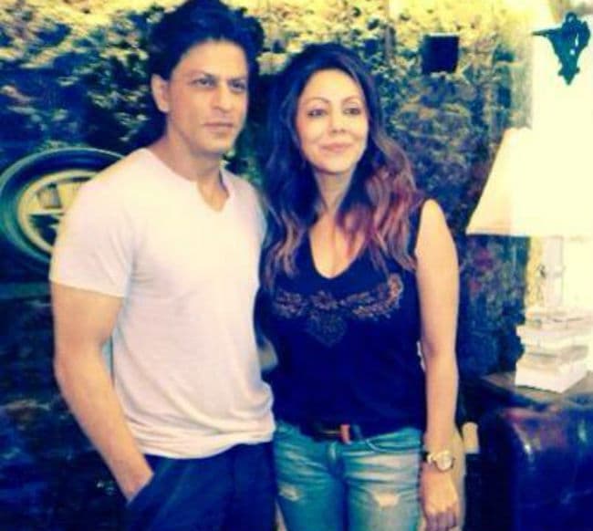 शाहरुख ने मनाया पत्‍नी गौरी का जन्‍मदिन, खास लोग शामिल