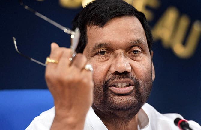 पासवान कर रहे हैं ऑनलाइन खरीदारी की पैरवी