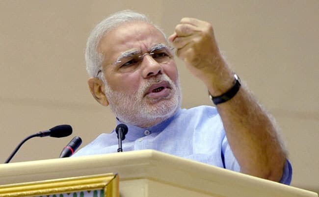 प्रधानमंत्री की अपील,  बंदूकें छोड़कर हल थामें युवा