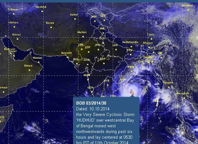 हुदहुद चक्रवात का खतरा बढ़ा, 38 ट्रेनें रद्द, सुरक्षित स्थानों पर भेजे गये तटीय इलाकों के लोग