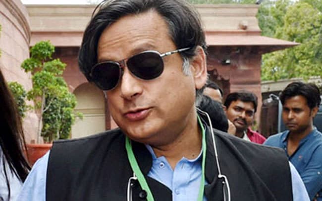 सुनंदा पुष्कर की मौत मामला : पुलिस रिपोर्ट की प्रतीक्षा कर रहे है थरुर