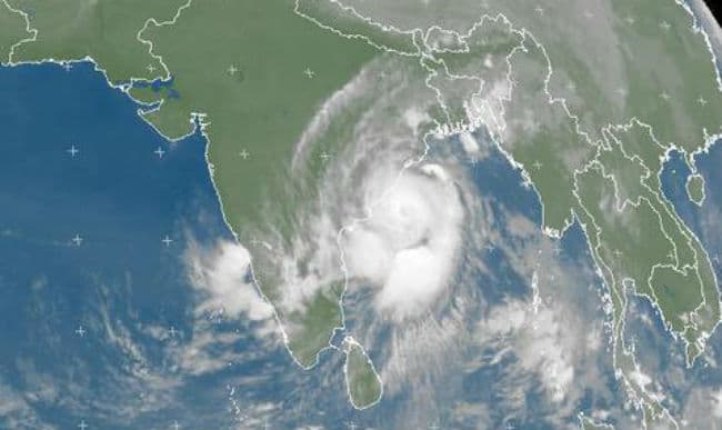 हुदहुद चक्रवात : आठ की मौत के बाद कमजोर हुआ हुदहुद