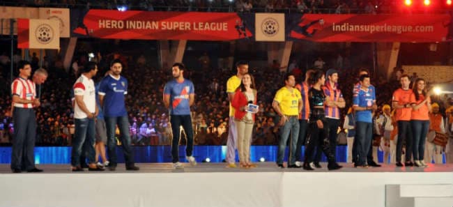 फुटबॉल का धमाकेदार आगाजः ISL के उदघाटन में पहुंचे सितारे