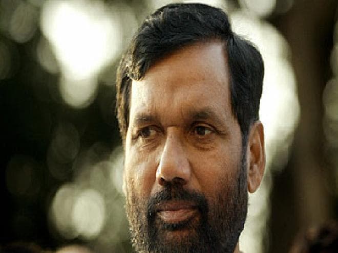 पासवान ने कहा, समुद्री तुफान से प्रभावित क्षेत्रों में खाद्यान्न आपूर्ति को तैयार केंद्र