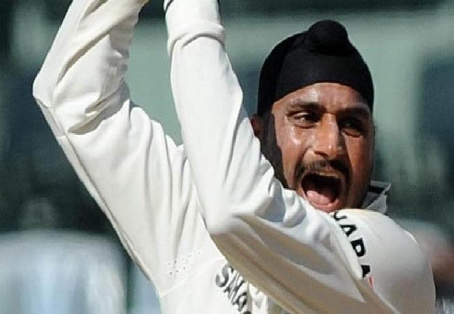 हरभजन ने दी अंपायर के खिलाफ कानूनी कार्रवाई की धमकी