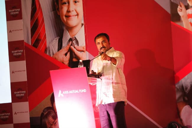 युवाओं और छात्रों को ऋण देने में उदार नीति अपनाए बैंक : आनंद कुमार