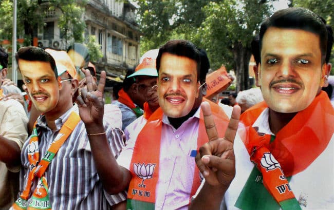 देवेंद्र फड़नवीस हैं महाराष्‍ट्र सीएम की दौड़ में सबसे आगे!