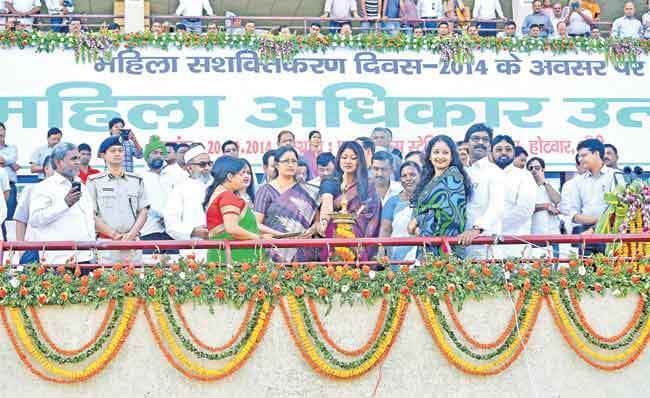 महिलाओं के विकास से बदलेगी तसवीर