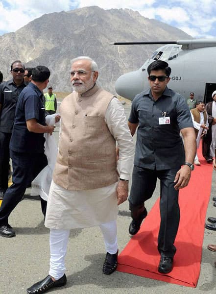 नरेंद्र मोदी ने सियाचिन में मनाई जवानों के साथ दीवाली