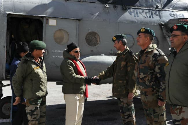 मोदी ने सियाचिन में सैनिकों के साथ मनायी दिवाली कहा, देश को आप पर गर्व