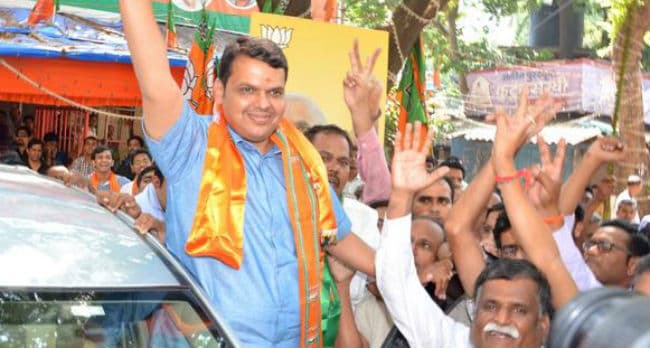 महाराष्‍ट्र : सीएम की रेस से गडकरी ने खुद को किया बाहर, फडनवीस का रास्ता साफ