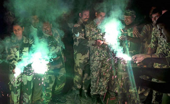 लद्दाख : भारतीय, चीनी सेना के जवानों ने मनाई दिवाली