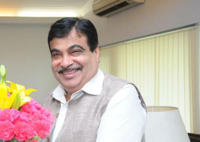 फडणवीस के बाद गडकरी ने की संघ प्रमुख से मुलाकात