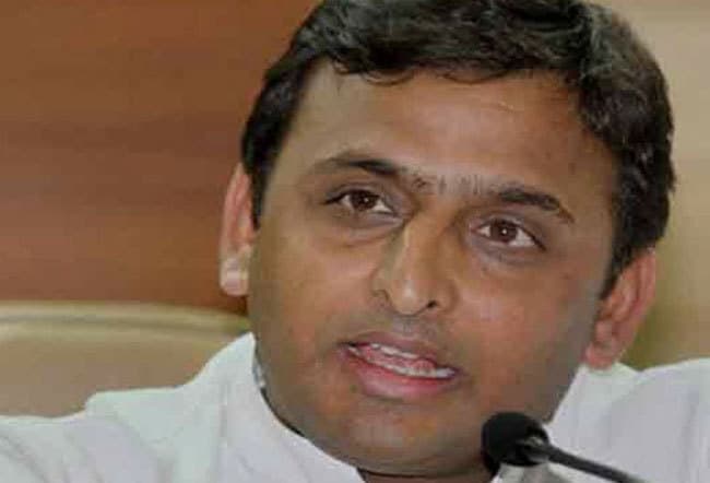 अखिलेश सरकार ने हटाये 72 दर्जा प्राप्त राज्य मंत्री