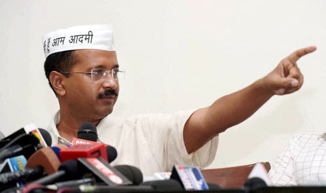 काला धन मामला : राम जेठमलानी और केजरीवाल ने सरकार को घेरा