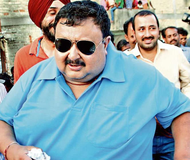 वीआइपी गेट नहीं खोला, गुस्साये मुख्य सचिव सजल चक्रवर्ती