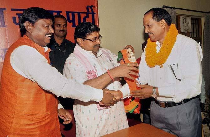 विधानसभा चुनाव: पहले चरण की अधिसूचना जारी, जोड़-तोड़ में जुटे दल