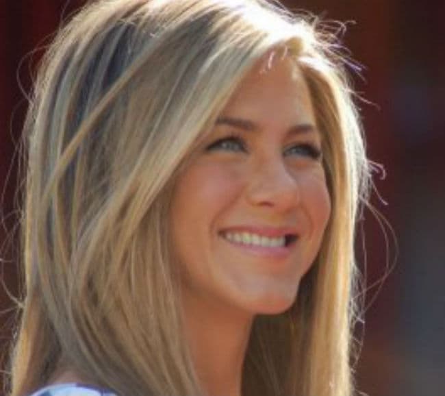 जेनिफर एनिस्टन ने मंगेतर से अलग होनेवाली अफवाहों को किया खारिज