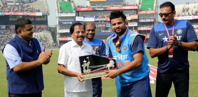 संयोग, रैना ने श्रीलंका के खिलाफ वनडे खेलना शुरू किया और इसी के खिलाफ 5000 रन पूरा किया