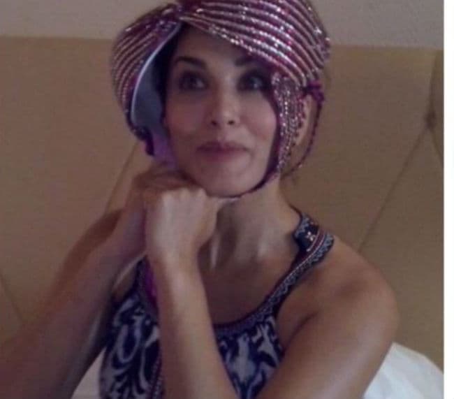 ''मस्‍तीजादे'' में सनी ने ब्रा की टोपी पहनकर किया डांस