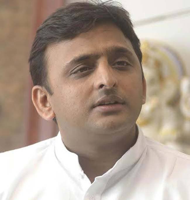 लंबी चली तनातनी के बाद पीयूष और अखिलेश वार्ता को राजी