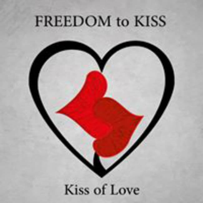 दिल्ली पहुंचा किस ऑफ लव, आरएसएस मुख्यालय के सामने थमा