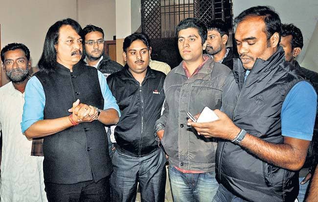 टिकट कटा, नाराज राजा बदलेंगे पाला!