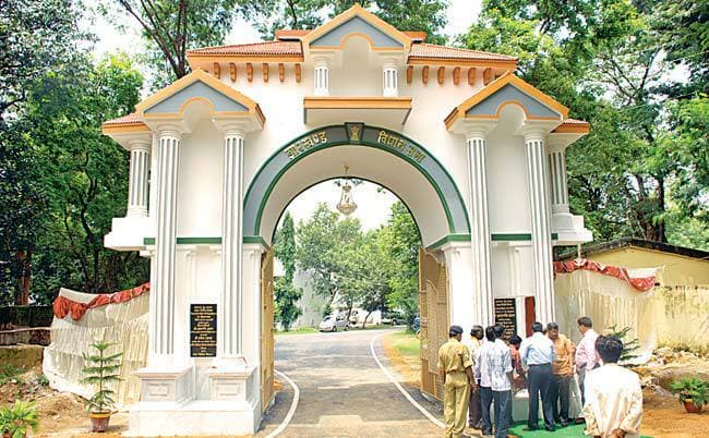 विधानसभा पर खर्च बढ़ता गया और सत्र सिकुड़ते गये