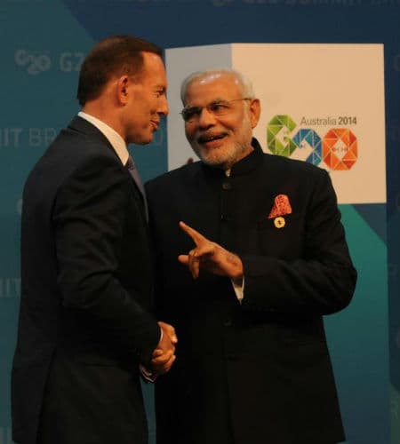 मोदी ने दी एबट को जादू की हिन्दुस्तानी झप्पी