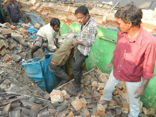 धनबाद : जमींदोज हुए 40-42 मकान, दर्जन भर लोग घायल