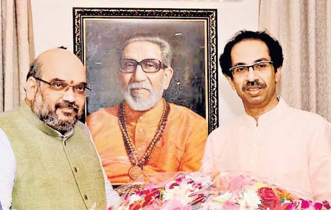 महाराष्ट्र में भाजपा सरकार बहुमत पर बवाल