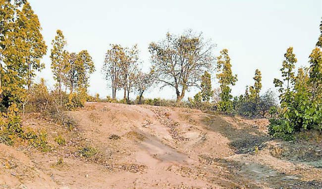 विकास की बाट जोह रहे ग्रामीण