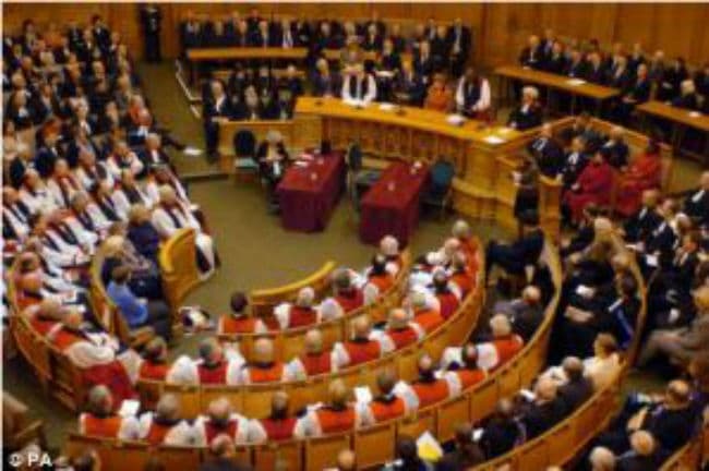 सैकडों साल पुराने नियम बदले, 2015 से महिलाएं भी बनने लगेंगी पादरी