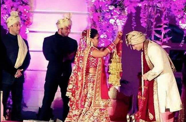 सलमान की बहन अर्पिता ने लिये आयुष के साथ सात फेरे, कई हस्तियां हुई शामिल