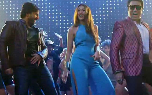 ''हैप्पी एंडिंग'' के डॉयलॉग्स पर सेंसर बोर्ड की कैंची