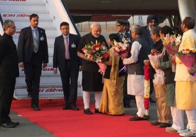 10 दिवसीय विदेश दौरा कर पीएम मोदी स्‍वदेश लौटे, सुषमा ने किया स्‍वागत
