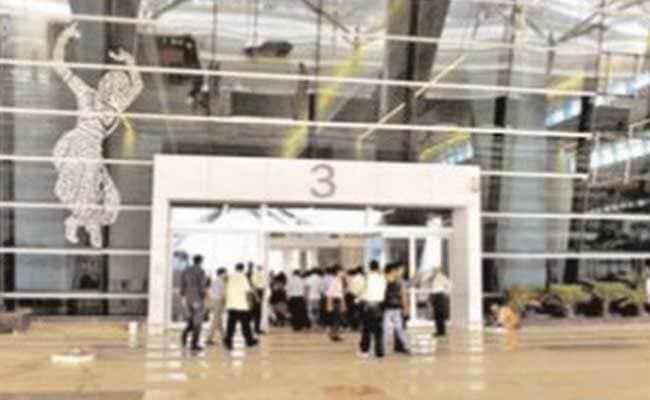 एयरपोर्ट उड़ाने की धमकी