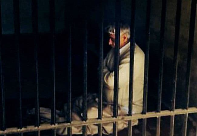 जानें थाने में कैसे कटी रामपाल की रात