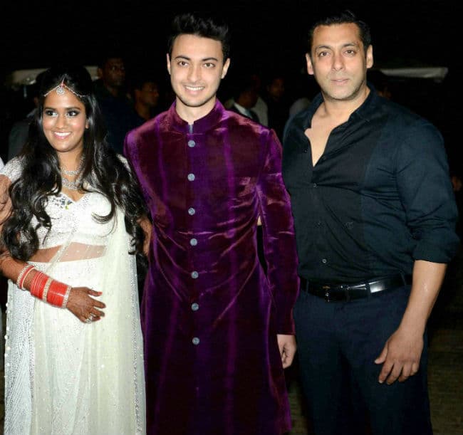 सलमान ने बहन अर्पिता की शादी की तस्वीरों को किया ऑनलाइन साझा