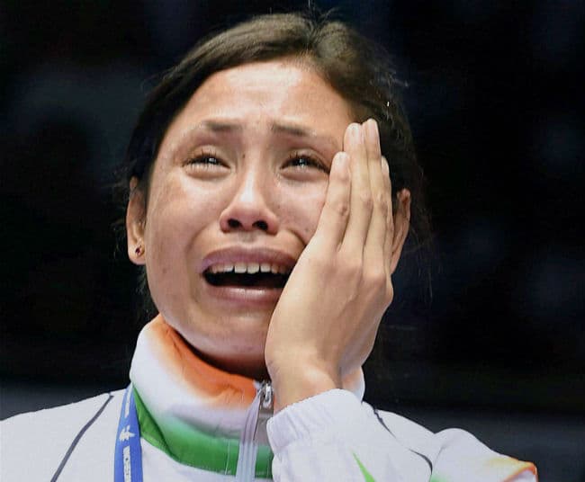 बॉक्सर सरिता के पति और कोच को कारण बताओ नोटिस जारी