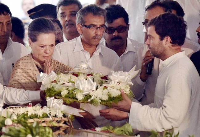 पंचतत्व में विलीन हुए मुरली देवड़ा, राष्ट्रपति,  प्रधानमंत्री व सोनिया ने शोक प्रकट किया