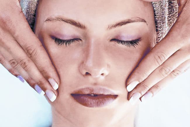 ऑयली स्किन से पाना है निजात, तो करें ये उपाय