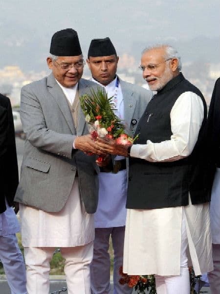 दक्षेस सम्मलेन: मोदी पहुंचे नेपाल, किया ट्रॉमा सेंटर का उद्घाटन