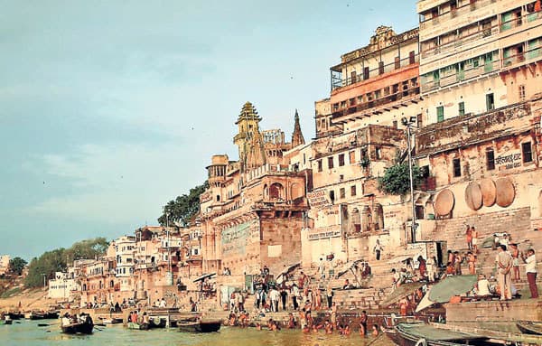 दुनिया की राय को भी तवज्जो दें हम