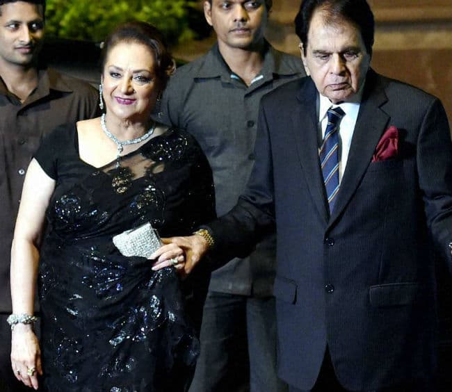 दिलीप कुमार के निधन की अफवाह, बिग बी और सायरा बानो ने किया खंडन