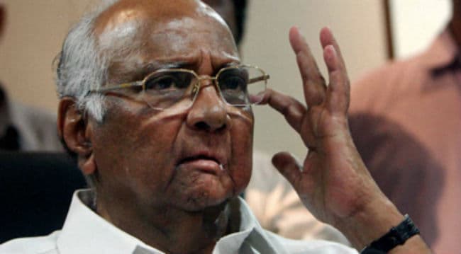 शरद पवार से मिलने  ब्रीच कैंडी अस्पताल पहुंचे देवेंद्र फडणवीस