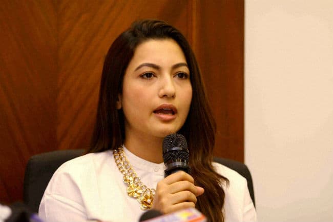 गौहर खान बोलीं,थप्‍पड़ मारे जाने से ''दुखी और स्तब्‍ध'' हूं लेकिन पहले से ज्‍यादा मजबूत