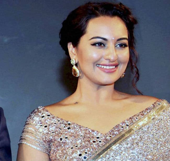 ''रोने-धोने'' वाली भूमिकाओं से ज्‍यादा आसान ''कॉमिक'' फिल्‍में करना है - सोनाक्षी सिन्‍हा